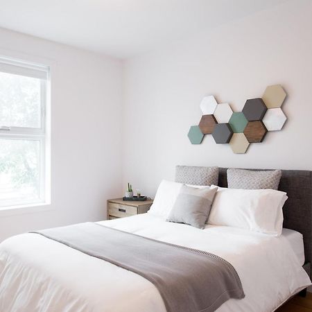 Hip, Stylish Apartment In Little Italy By Den Stays A Montreal Ruang foto
