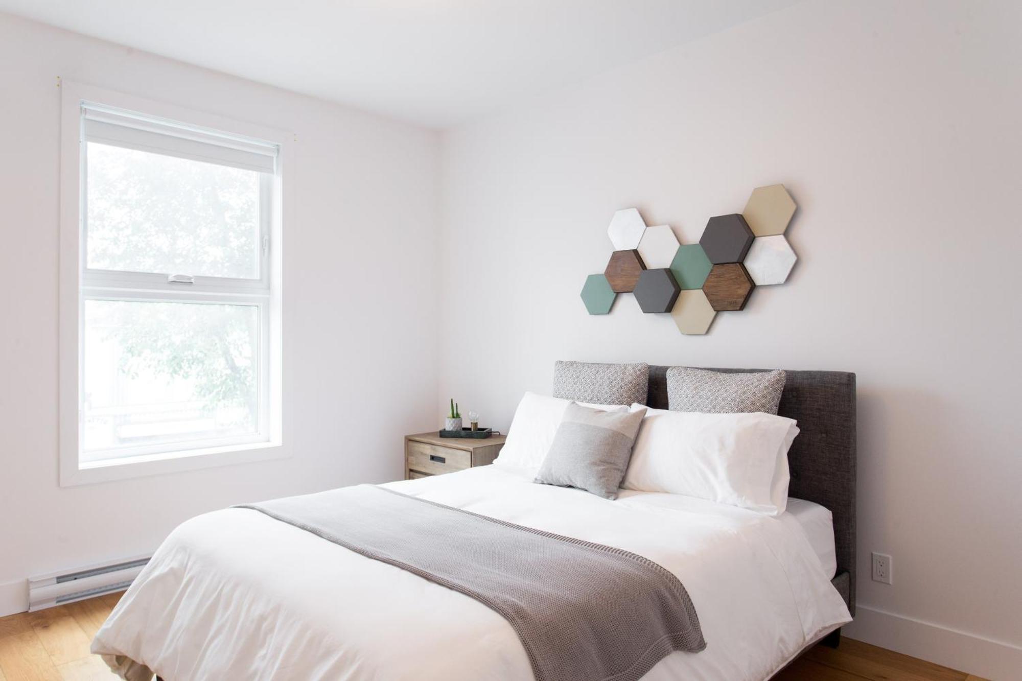 Hip, Stylish Apartment In Little Italy By Den Stays A Montreal Ruang foto