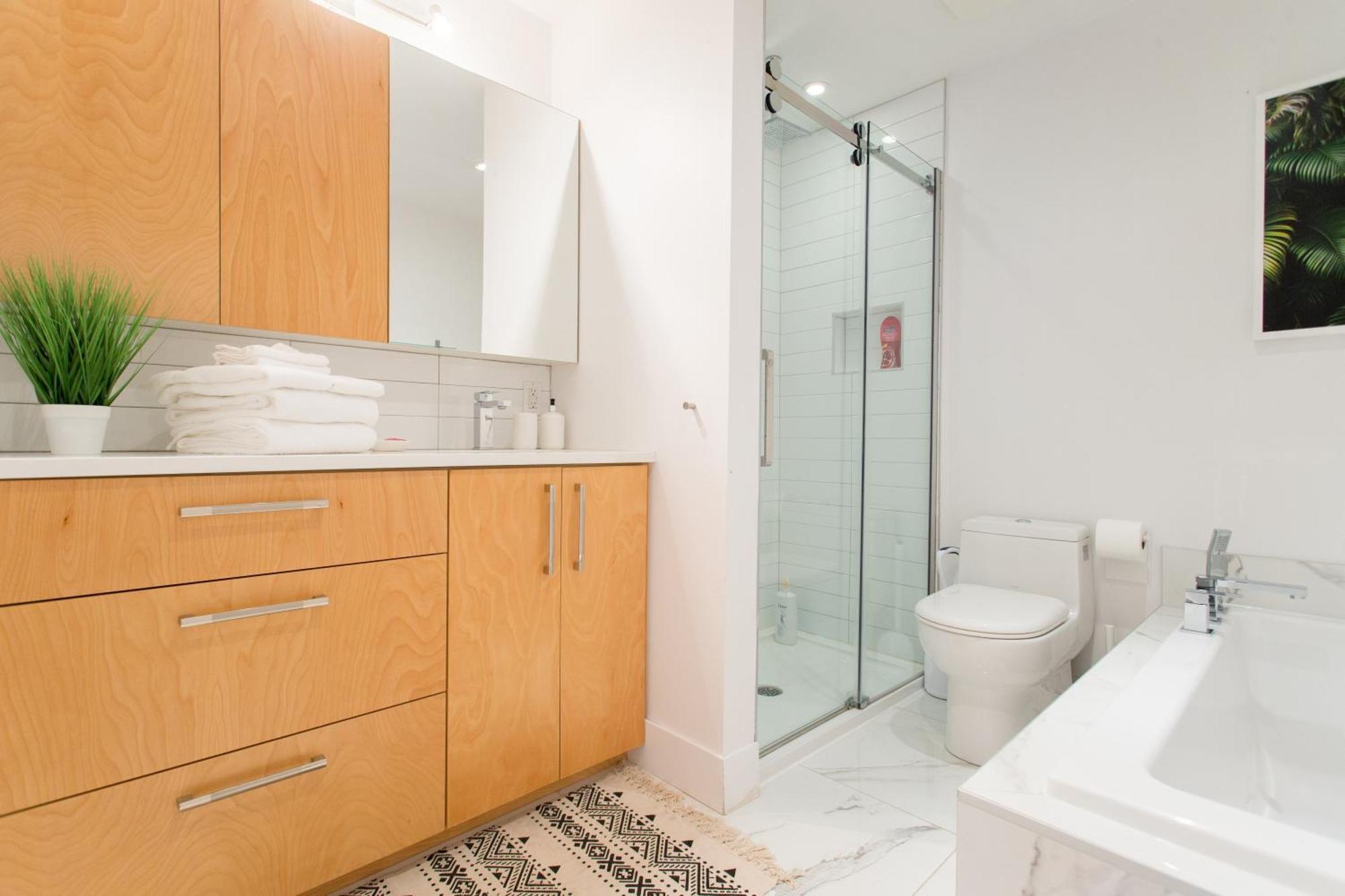 Hip, Stylish Apartment In Little Italy By Den Stays A Montreal Ruang foto