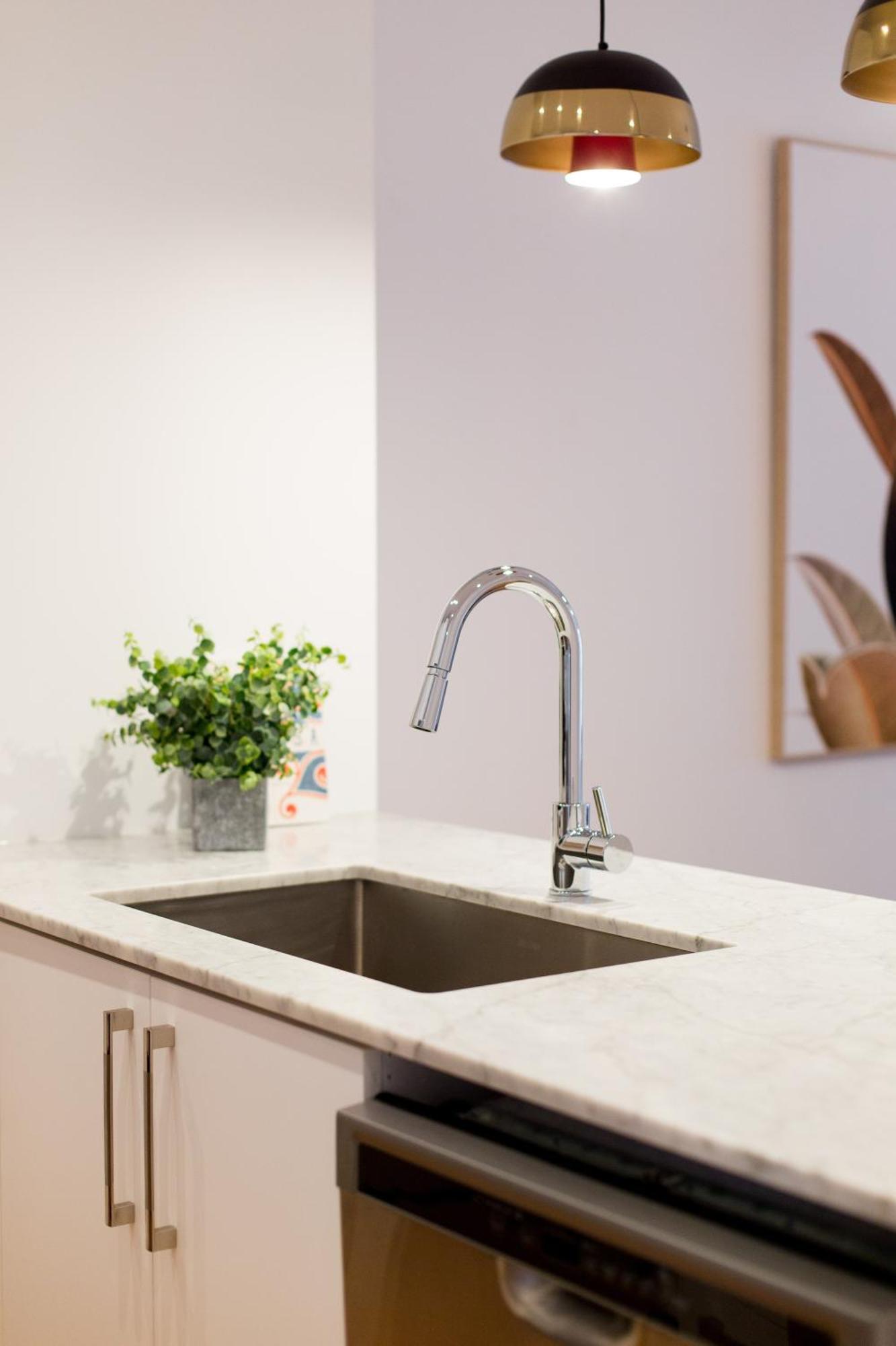 Hip, Stylish Apartment In Little Italy By Den Stays A Montreal Ruang foto