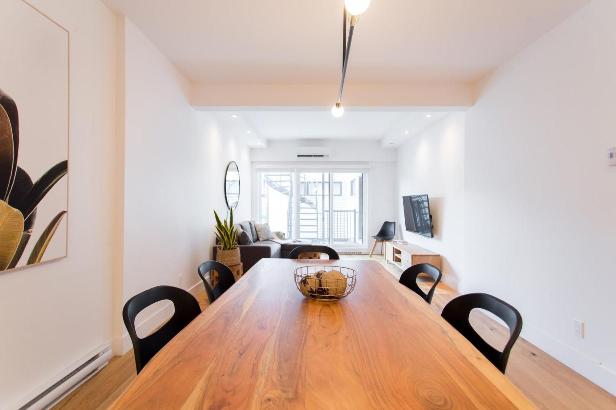 Hip, Stylish Apartment In Little Italy By Den Stays A Montreal Ruang foto