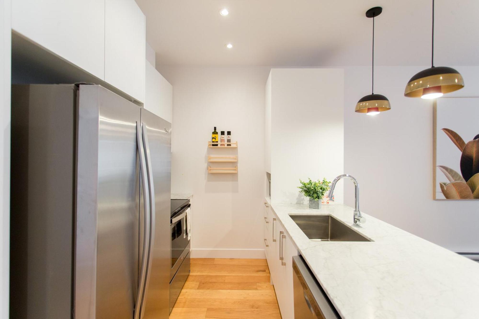 Hip, Stylish Apartment In Little Italy By Den Stays A Montreal Ruang foto