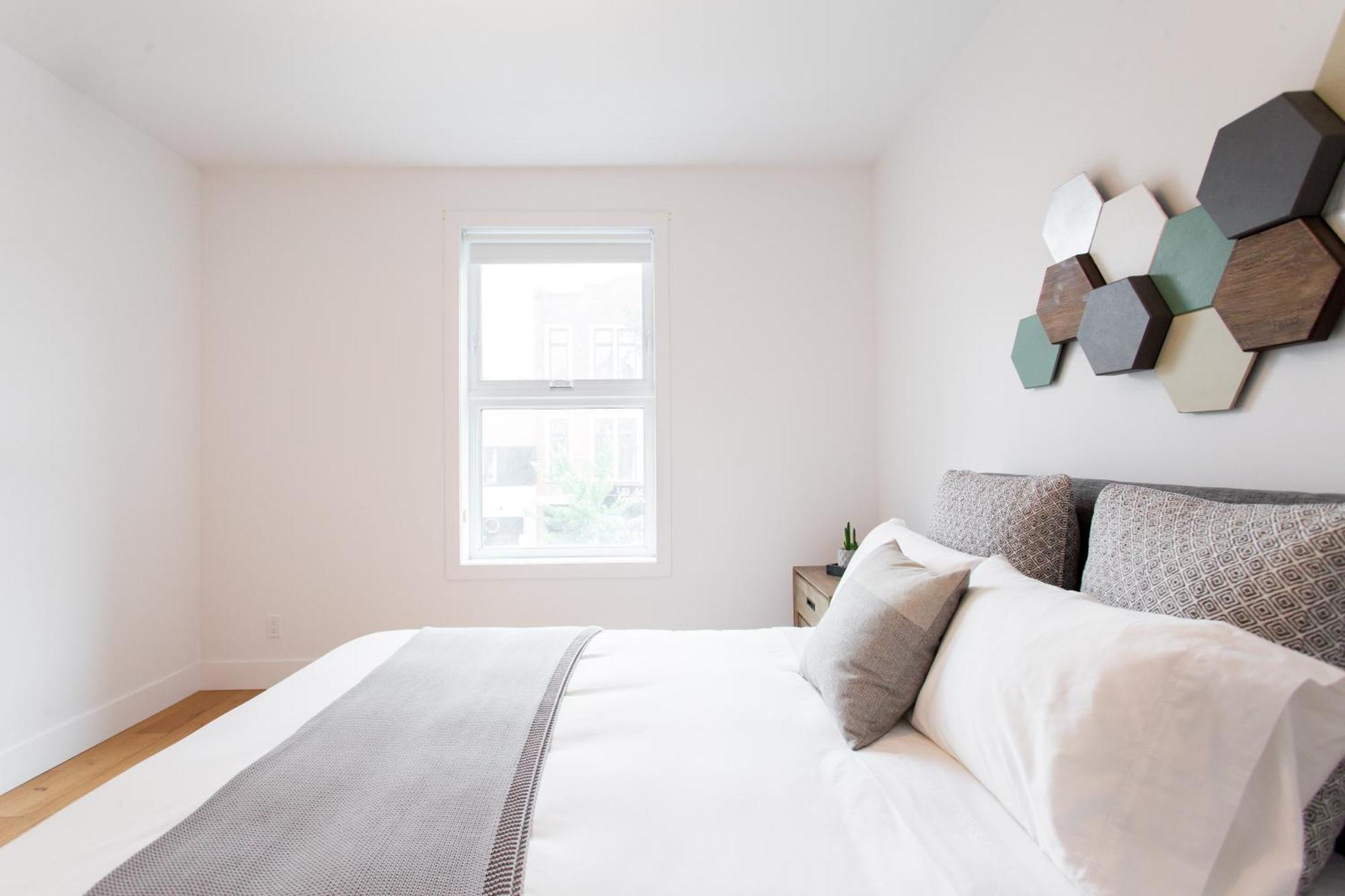 Hip, Stylish Apartment In Little Italy By Den Stays A Montreal Ruang foto