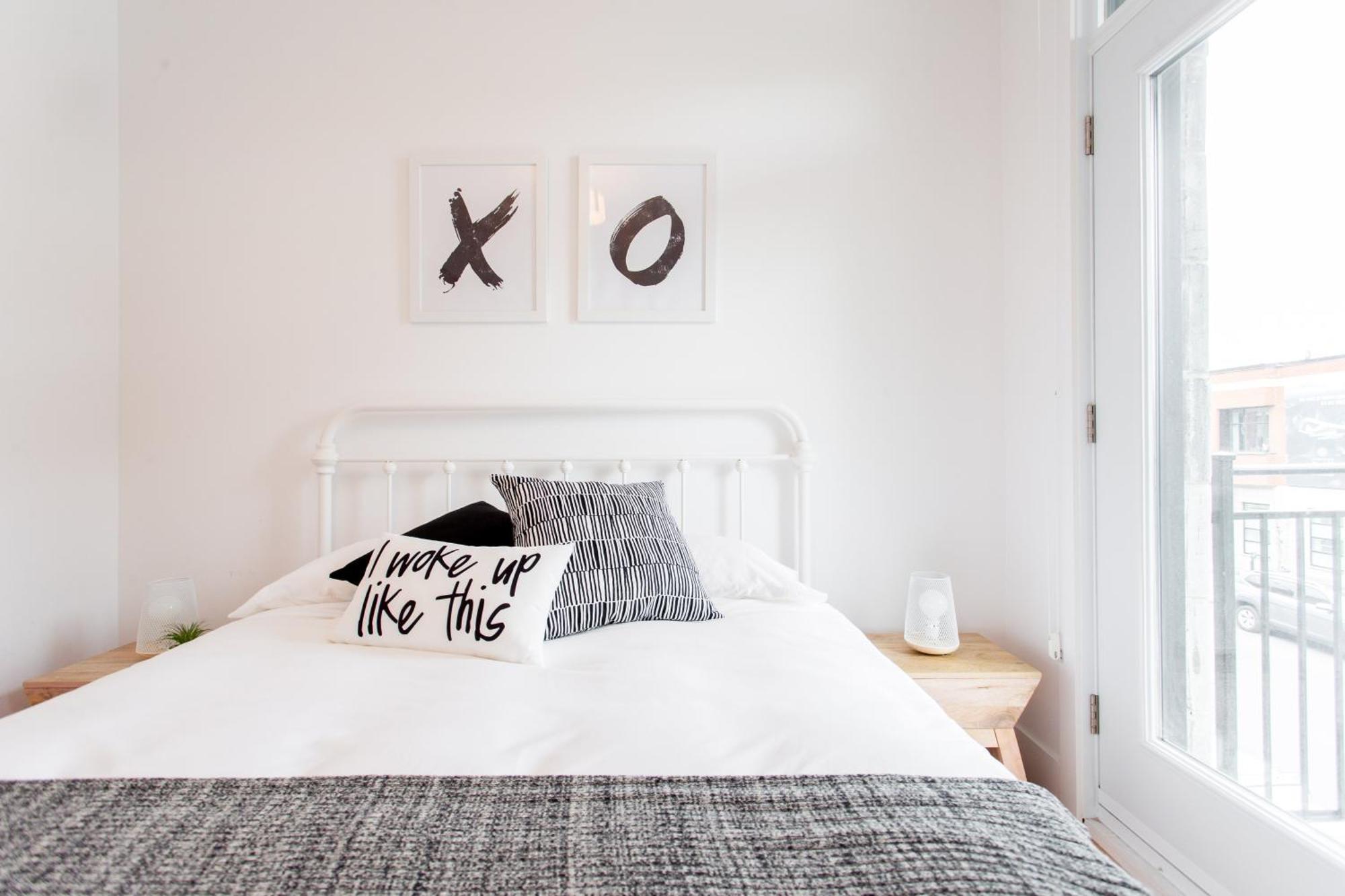 Hip, Stylish Apartment In Little Italy By Den Stays A Montreal Ruang foto