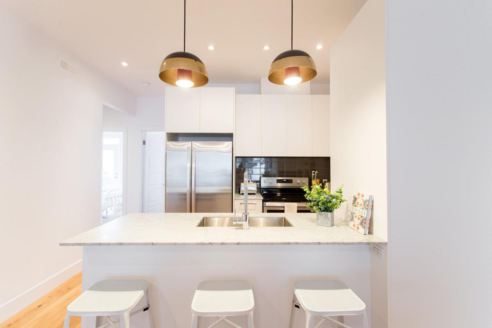 Hip, Stylish Apartment In Little Italy By Den Stays A Montreal Ruang foto