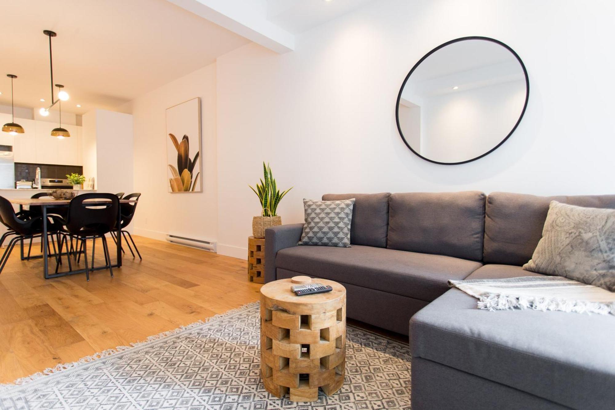 Hip, Stylish Apartment In Little Italy By Den Stays A Montreal Ruang foto