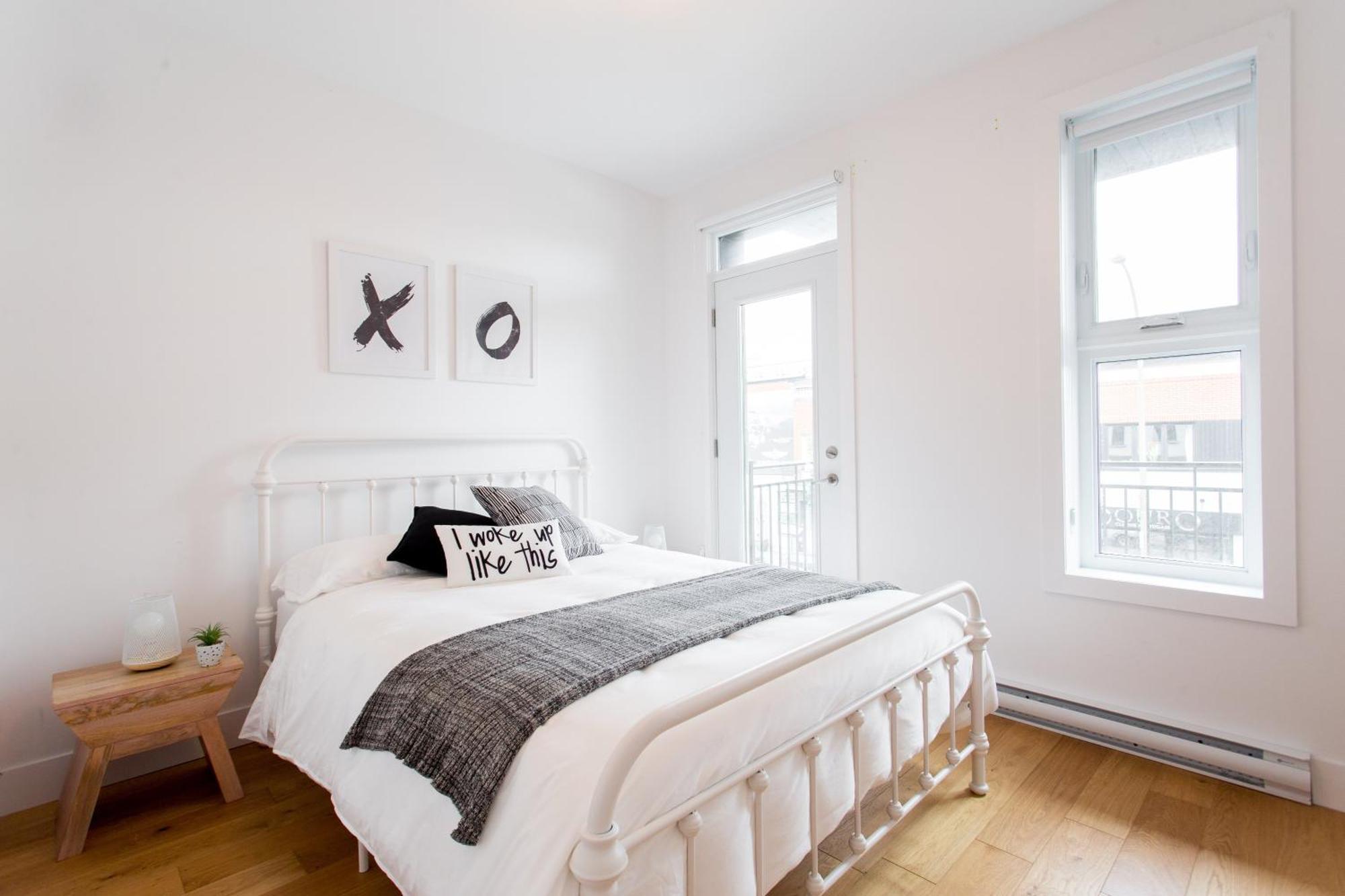 Hip, Stylish Apartment In Little Italy By Den Stays A Montreal Ruang foto