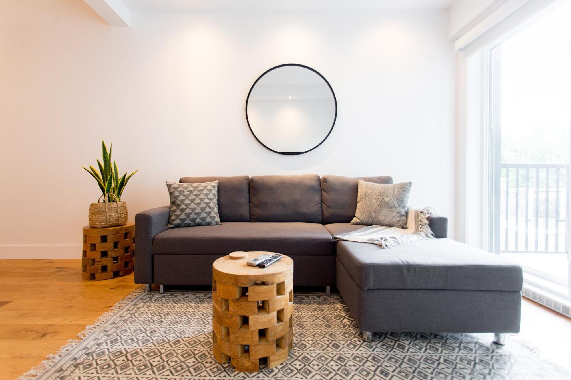 Hip, Stylish Apartment In Little Italy By Den Stays A Montreal Ruang foto